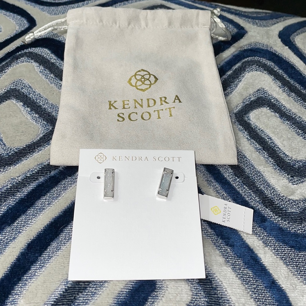 ❣️Kendra Scott earrings❣️